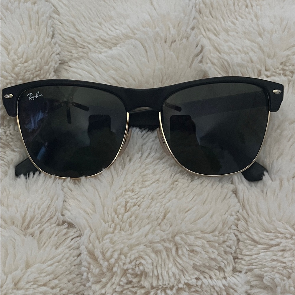Authentic Ray-Ban Classic Black and Gold Sunglasses